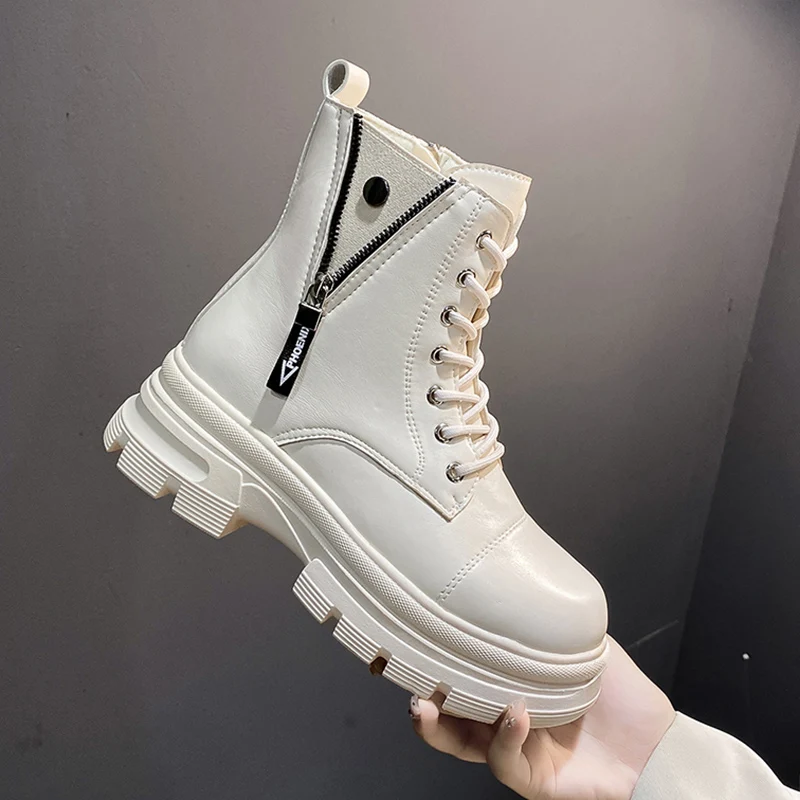 2021 New Winter Fur Boots White Fashion Punk Ankle Boots for Women Autumn Round Toe Combat Martin Black Boots Platform Ladies
2021 New Winter Fur Boots White Fashion Punk Ankle Boots for Women Autumn Round Toe Combat Martin Black Boots Platform Ladies