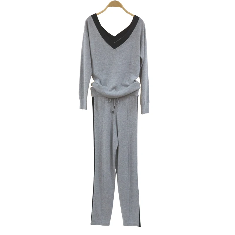 2020 Top Fashion Full Wool New Word Shoulder V-neck Pullover Sweater + Casual Trousers Two-piece Knitted Cashmere Suit Woman
2020 Top Fashion Full Wool New Word Shoulder V-neck Pullover Sweater + Casual Trousers Two-piece Knitted Cashmere Suit Woman