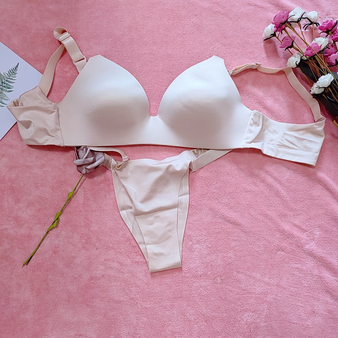 New Double Shoulder Belt Women's Bra Set Sexy Backless Solid Color Underwear Smooth Fabric Gathered Breast Women's Underwear Set
New Double Shoulder Belt Women's Bra Set Sexy Backless Solid Color Underwear Smooth Fabric Gathered Breast Women's Underwear Set