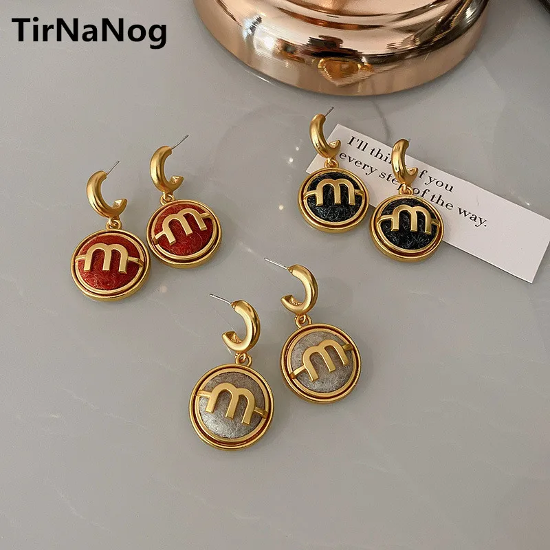 Han Edition Retro Fashion Geometric English Letter M Stud Earrings Contracted Luxury Metal Stud earrings Women Jewelry Gifts
Han Edition Retro Fashion Geometric English Letter M Stud Earrings Contracted Luxury Metal Stud earrings Women Jewelry Gifts