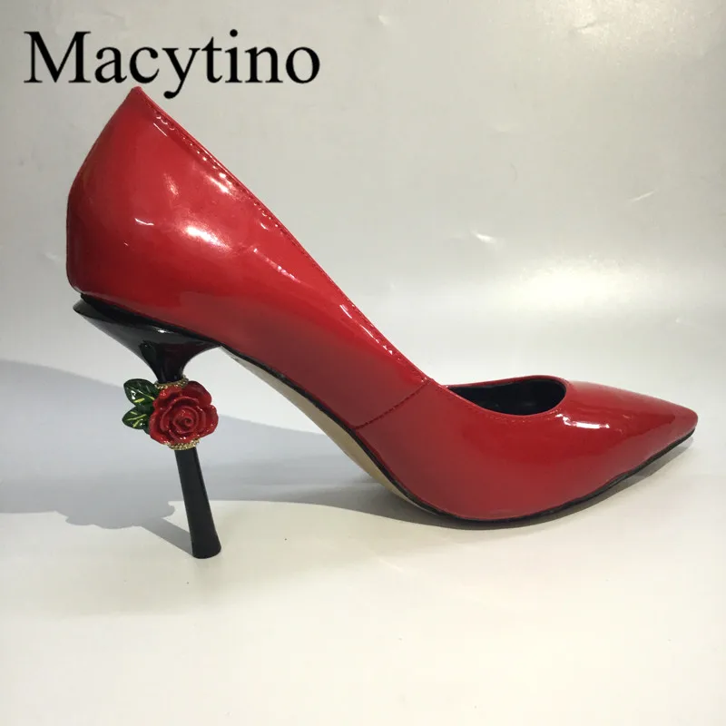 Красные туфли с цветочным узором на каблуке; женские вечерние модельные туфли с острым носком на высоком каблуке 10 см
Красные туфли с цветочным узором на каблуке; женские вечерние модельные туфли с острым носком на высоком каблуке 10 см