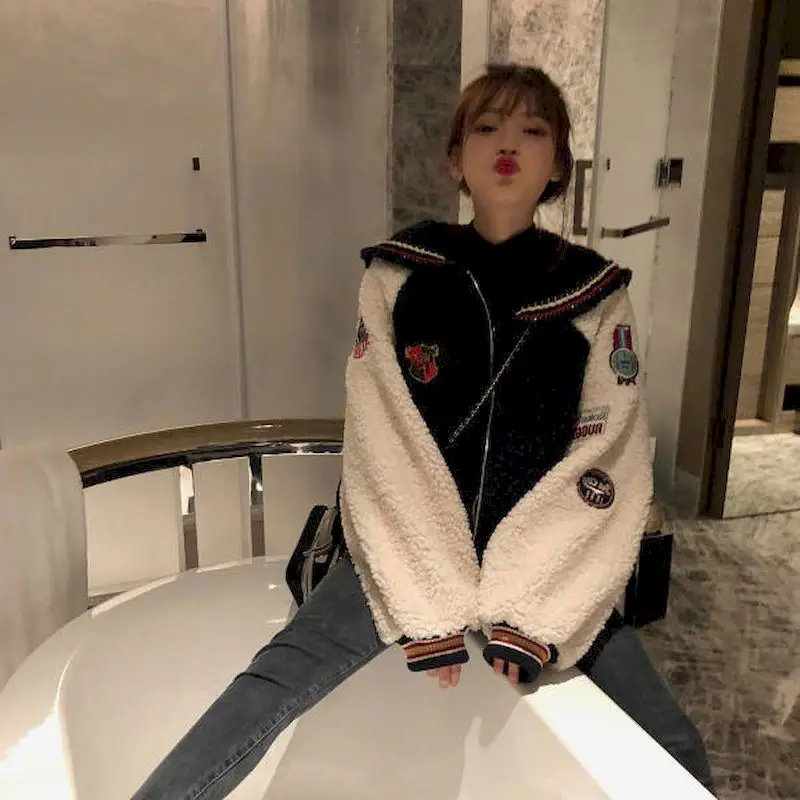 2021 New Autumn And Winter Jacket Women Short Female Polar Fleece Lamb Wool Coat Thick Female Korean Coats Clothing Navy Collar
2021 New Autumn And Winter Jacket Women Short Female Polar Fleece Lamb Wool Coat Thick Female Korean Coats Clothing Navy Collar