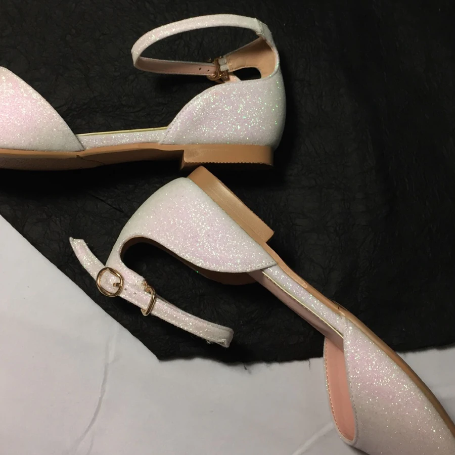 Prova Perfetto Fashion Split Toe Women Flats Shoes Ankle Buckle Strap Shallow Ninjia Shoes Real Leather Ladies Leisure Footwear
Prova Perfetto Fashion Split Toe Women Flats Shoes Ankle Buckle Strap Shallow Ninjia Shoes Real Leather Ladies Leisure Footwear
