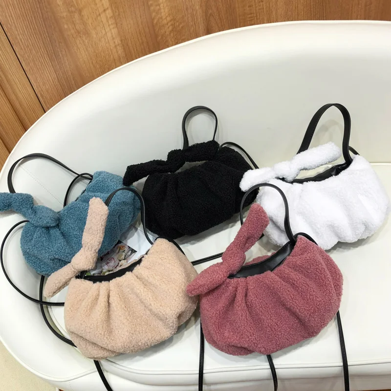 Female Messenger bag Faux lamb hair shoulder bag Women's new underarm bag 2020 winter fashion handbags crossbody bags for women
Female Messenger bag Faux lamb hair shoulder bag Women's new underarm bag 2020 winter fashion handbags crossbody bags for women