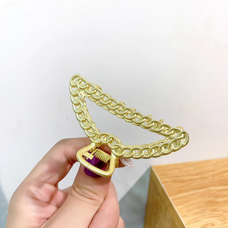 Korean Elegant Hair Claw Fashion Girl Twist Barrettes Metal Geometric Hollow Out Headwear Hair Accessories Crab Hair Clip
Korean Elegant Hair Claw Fashion Girl Twist Barrettes Metal Geometric Hollow Out Headwear Hair Accessories Crab Hair Clip