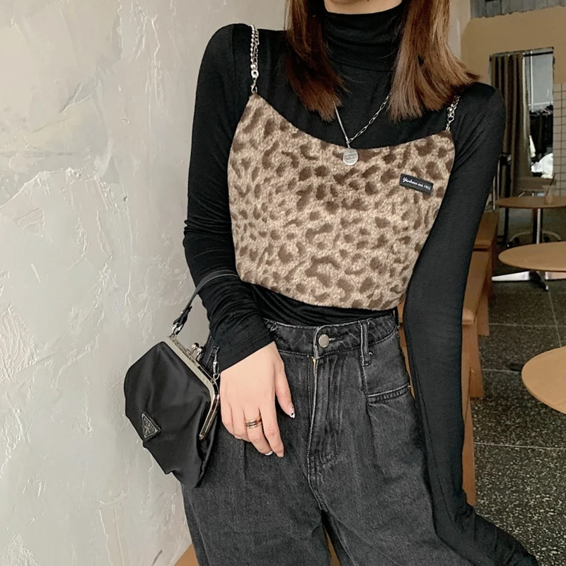Women Leopard Printing Basic Sexy Slim Square Collar Backless Crop Tops 2021 Summer Fashion Club Streetwear Strap Female Vests
Women Leopard Printing Basic Sexy Slim Square Collar Backless Crop Tops 2021 Summer Fashion Club Streetwear Strap Female Vests