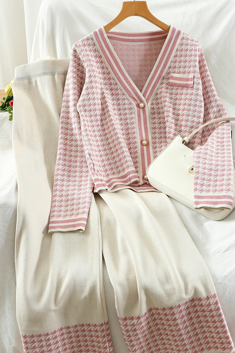 Casual Women's Two Piece Set Autumn Pink/Black V-neck Houndstooth Plaid Cardigan And High Waist Pants Female 2pcs Sets Suit 2020
Casual Women's Two Piece Set Autumn Pink/Black V-neck Houndstooth Plaid Cardigan And High Waist Pants Female 2pcs Sets Suit 2020