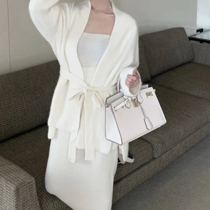 Новинка Осень-зима 2021 корейский топ белый свитер кардиган 
Новинка Осень-зима 2021 корейский топ белый свитер кардиган