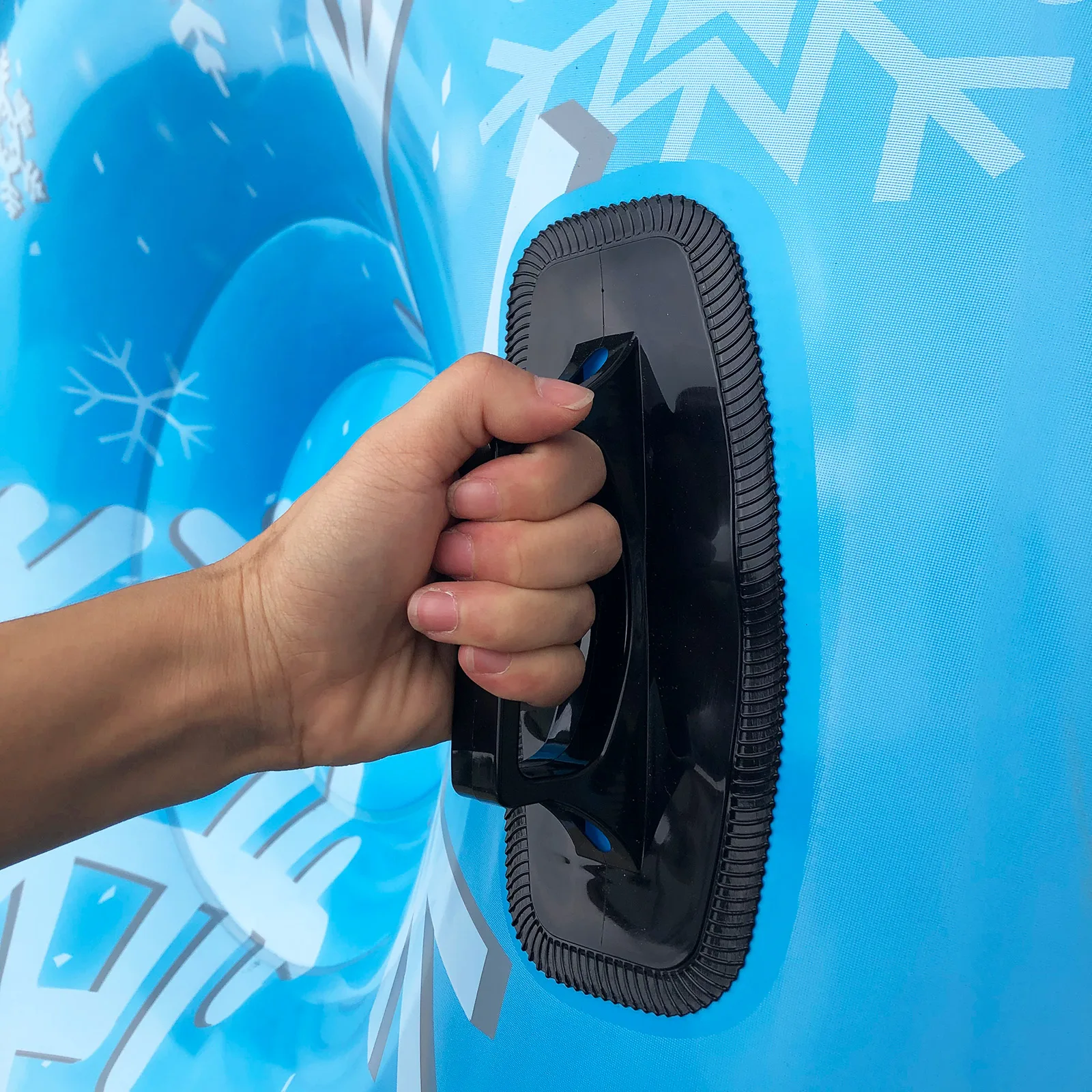 Snow Toy Winter Inflatable Ski Circle Ski Circle With Handle Durable Children Adult Snow Tube Skiing Thickened Floated Sled 
Snow Toy Winter Inflatable Ski Circle Ski Circle With Handle Durable Children Adult Snow Tube Skiing Thickened Floated Sled