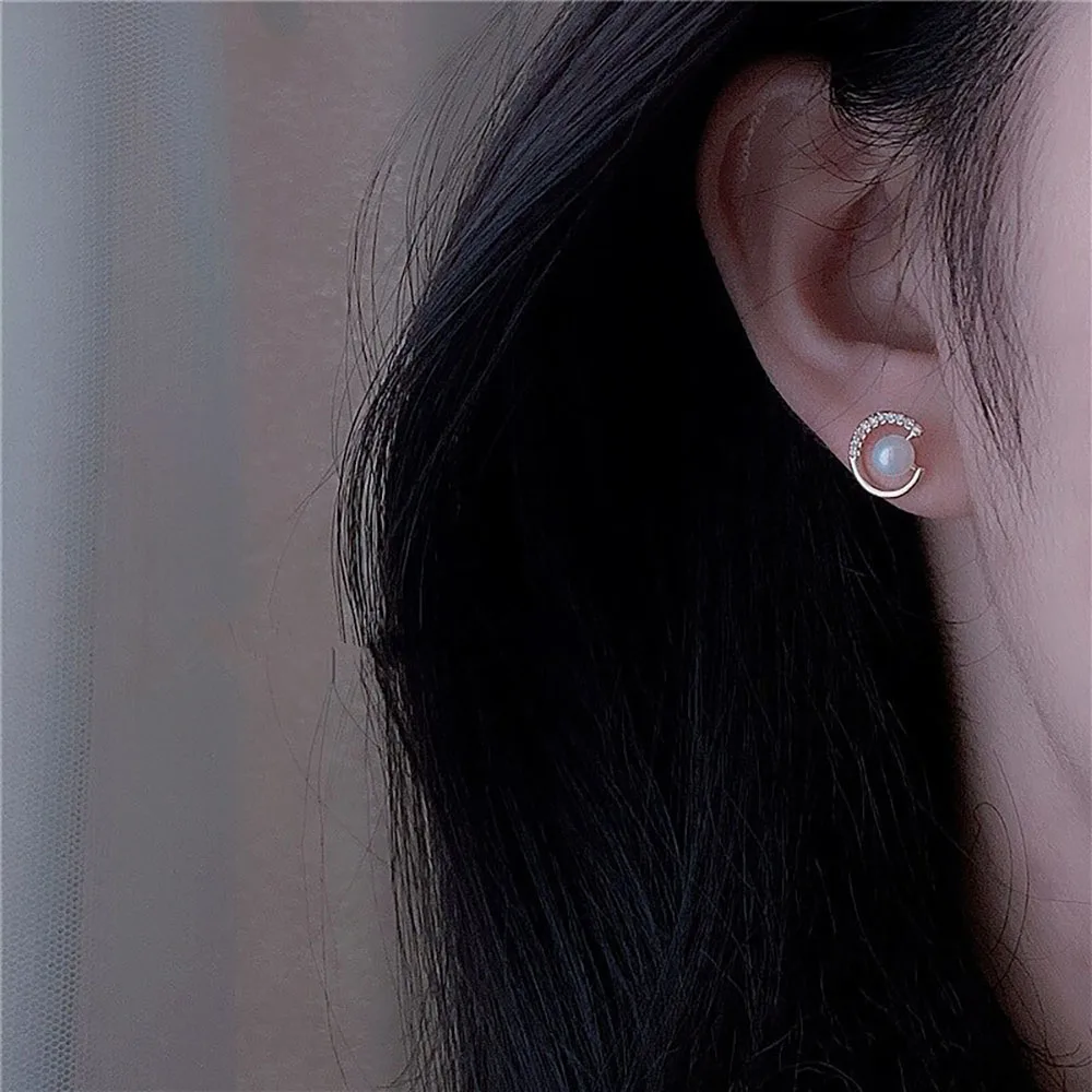 Woman Korean Simple Geometry Stud Earrings Fashion Round Pearls Zircon Earrings Jewelry Gift
Woman Korean Simple Geometry Stud Earrings Fashion Round Pearls Zircon Earrings Jewelry Gift