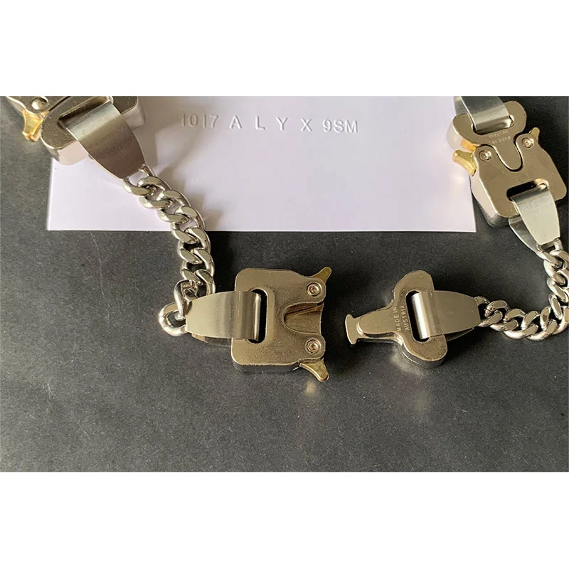 Hop Streetwear Hip 4 Metal Buckles ALYX Necklace Men Women Stainless Steel Removable Titanium 1017 ALYX 9SM Hero Chain Necklace
Hop Streetwear Hip 4 Metal Buckles ALYX Necklace Men Women Stainless Steel Removable Titanium 1017 ALYX 9SM Hero Chain Necklace