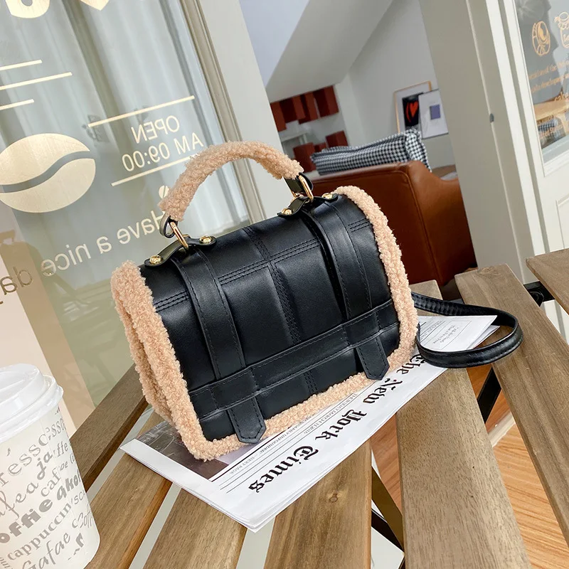 Retro Women Bag 2020 Autumn and Winter Fashion Shoulder Bag Wild Texture Messenger Bag Plush Messenger Bag Plush Large Capacity
Retro Women Bag 2020 Autumn and Winter Fashion Shoulder Bag Wild Texture Messenger Bag Plush Messenger Bag Plush Large Capacity