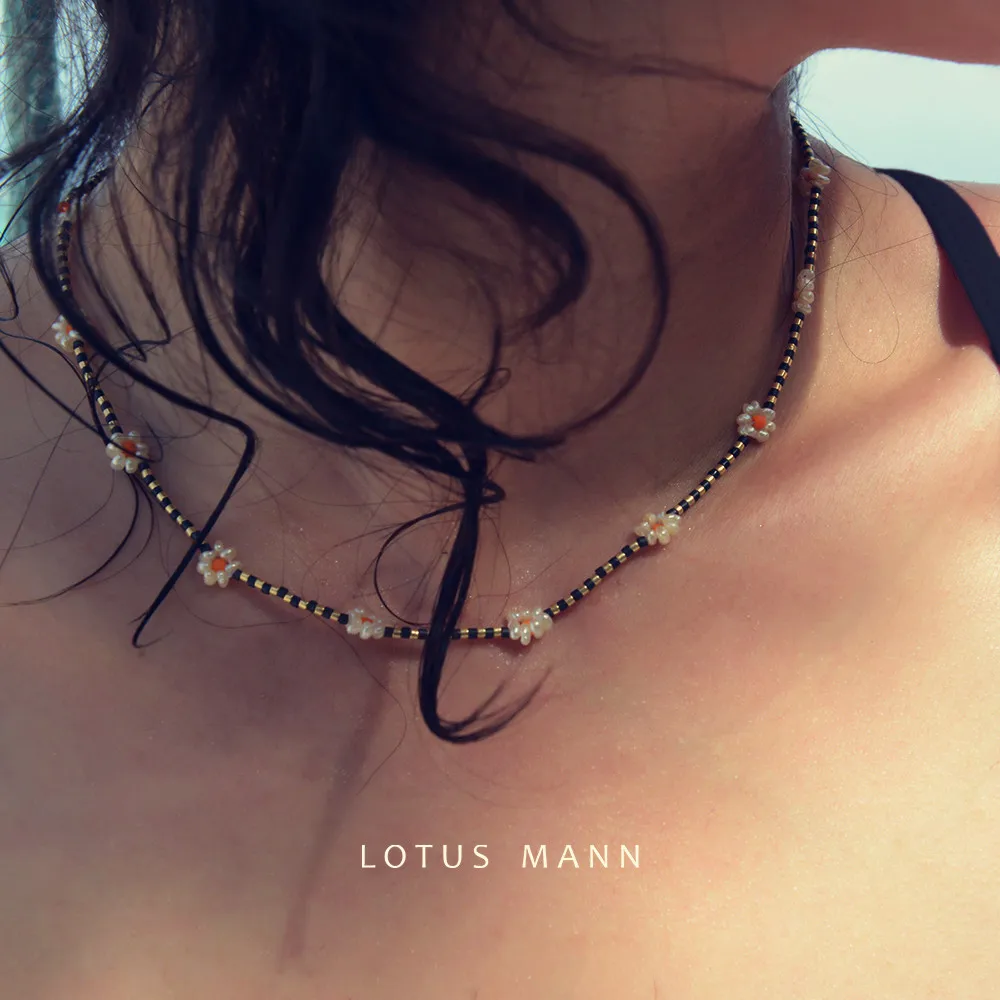 Lotus Mann Tricolor freshwater pearl daisy clavicle choker rice bead woven necklace bracelet anklet female niche
Lotus Mann Tricolor freshwater pearl daisy clavicle choker rice bead woven necklace bracelet anklet female niche