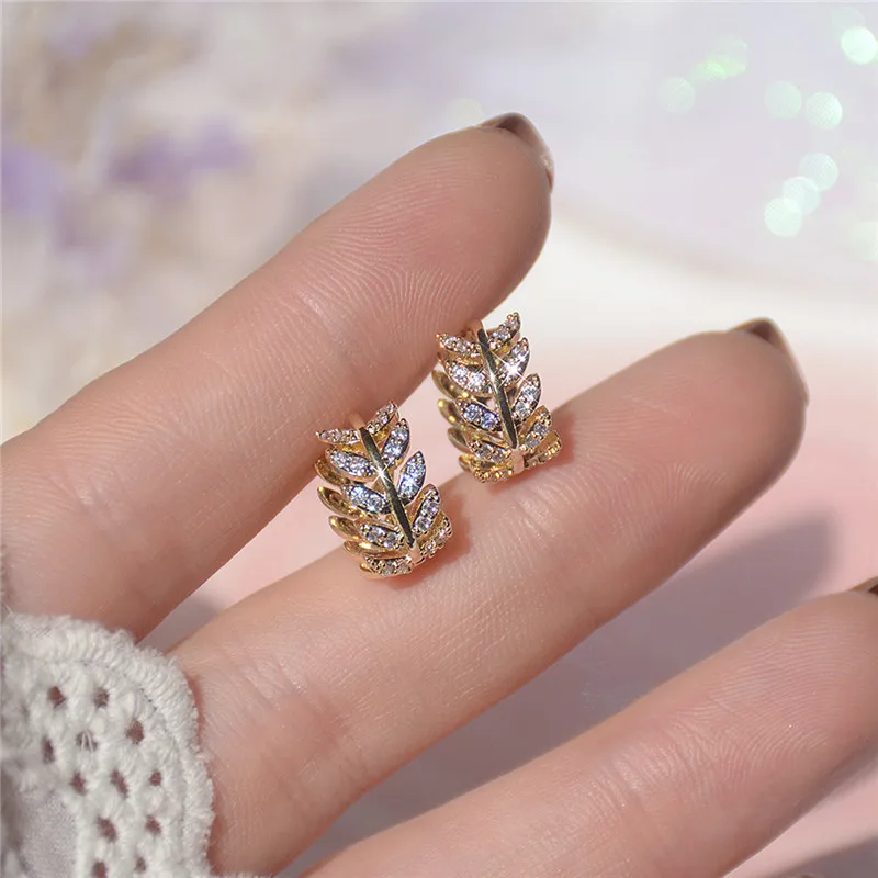 High Quality Luxury 14K Real Gold Simple Leaf Stud Earrings for Women Cubic Zircon ZC Earrings
High Quality Luxury 14K Real Gold Simple Leaf Stud Earrings for Women Cubic Zircon ZC Earrings
