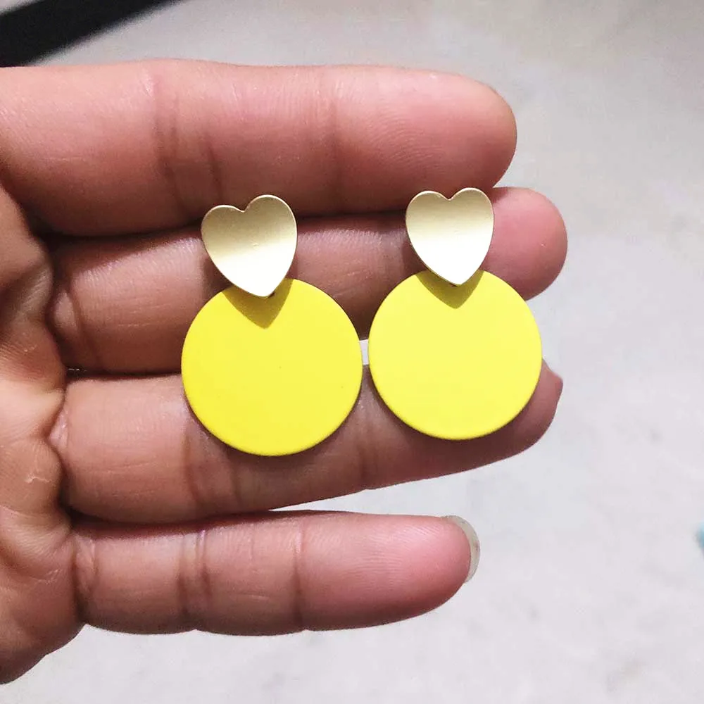Hot Selling 20 Mm Round Metal Pendant Love Earrings for Women Unique Geometric Exquisite Peach Heart Earrings 2021 Trend Jewelry
Hot Selling 20 Mm Round Metal Pendant Love Earrings for Women Unique Geometric Exquisite Peach Heart Earrings 2021 Trend Jewelry
