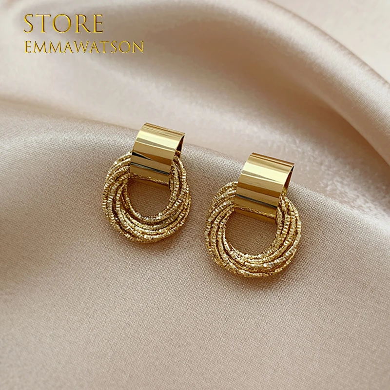 2021 New Classic Copper Alloy Smooth Metal Hoop Earrings For Woman Fashion Korean Jewelry Temperament Girl's Daily Wear earrings
2021 New Classic Copper Alloy Smooth Metal Hoop Earrings For Woman Fashion Korean Jewelry Temperament Girl's Daily Wear earrings
