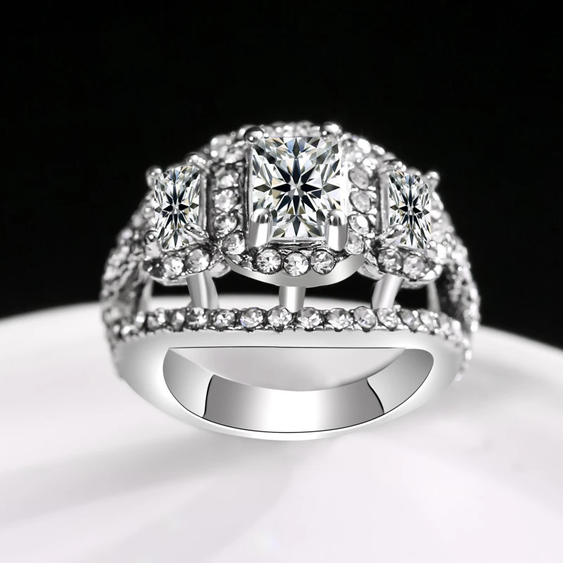New female hot sale rectangular zircon ladies ring fashion temperament wedding ring
New female hot sale rectangular zircon ladies ring fashion temperament wedding ring