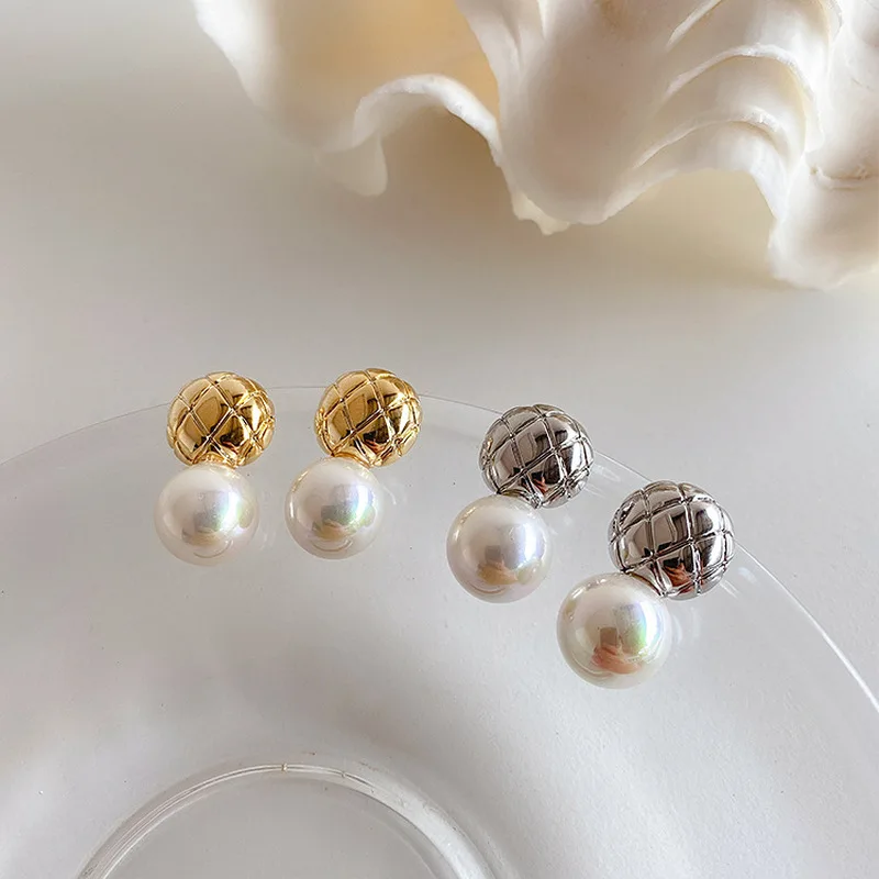 French Vintage Oversize Imitation Pearl Earrings for Women Femme Gold Color Alloy Ball Crystal Pattern Drop Earrings Jewelry
French Vintage Oversize Imitation Pearl Earrings for Women Femme Gold Color Alloy Ball Crystal Pattern Drop Earrings Jewelry