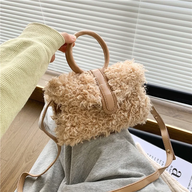 Lambswool Leather Splice Women Shoulder Bag Luxury Faux Fur PU Crossbody Bags For Women Round Top Handle Plush Women's Handbags
Lambswool Leather Splice Women Shoulder Bag Luxury Faux Fur PU Crossbody Bags For Women Round Top Handle Plush Women's Handbags