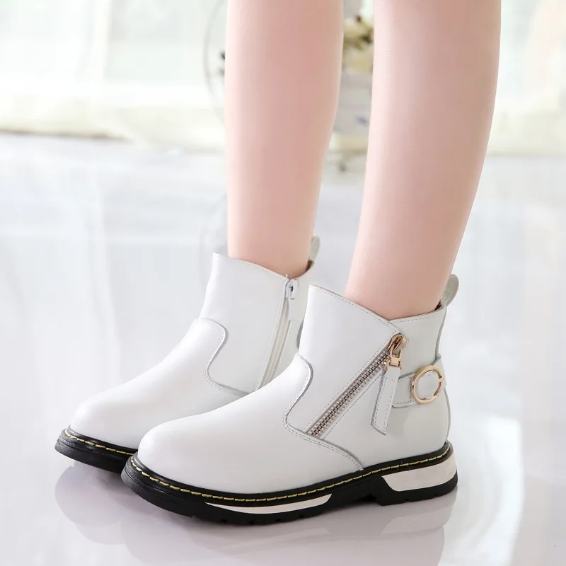 Casual boys' and girls' black and white boots 2020 winter new leather children's fashion buckle side zipper student ggshoes
Casual boys' and girls' black and white boots 2020 winter new leather children's fashion buckle side zipper student ggshoes