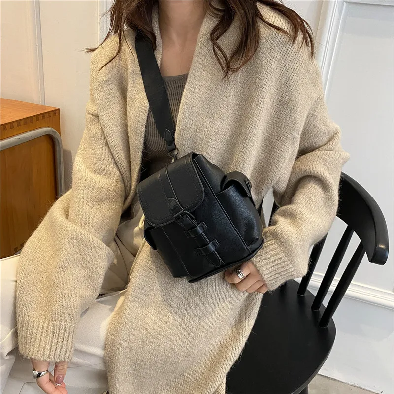 Brand Retro PU Leather Crossbody Bag Women's 2021 High Quality Shoulder Bag Luxury Chest Bag Female Designer Handbags and Purses
Brand Retro PU Leather Crossbody Bag Women's 2021 High Quality Shoulder Bag Luxury Chest Bag Female Designer Handbags and Purses