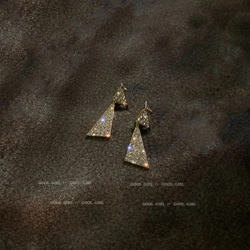 2021 New Triangle-shape Japanese and Korean Girls Sweet Simple Temperament Drop Earrings for Women
2021 New Triangle-shape Japanese and Korean Girls Sweet Simple Temperament Drop Earrings for Women
