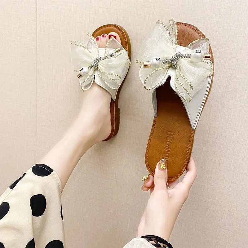 Rubber Slippers Flat Shoes Female Slipers Women Low Butterfly-Knot Luxury Slides Soft 2021 Designer Concise Butterfly-knot PU 
Rubber Slippers Flat Shoes Female Slipers Women Low Butterfly-Knot Luxury Slides Soft 2021 Designer Concise Butterfly-knot PU