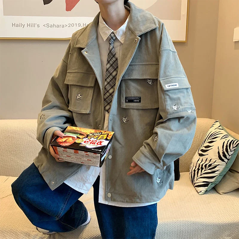 Однотонная свободная Вельветовая куртка Neploha с вышивкой для мужчин, Повседневная модная верхняя одежда, мужские топы с пуговицами и кармана... 
Однотонная свободная Вельветовая куртка Neploha с вышивкой для мужчин, Повседневная модная верхняя одежда, мужские топы с пуговицами и кармана...