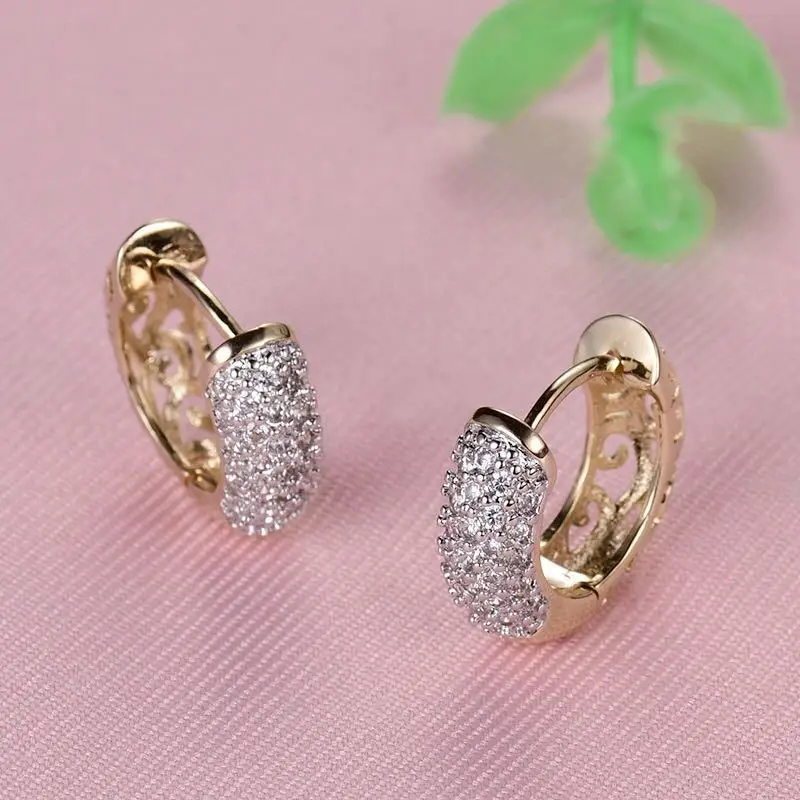 Simple Exquisite Inlaid White Crystal Zirconia Hoop Earrings for Women Fashion Hollow Copper Earring Rhinestone Jewelry
Simple Exquisite Inlaid White Crystal Zirconia Hoop Earrings for Women Fashion Hollow Copper Earring Rhinestone Jewelry