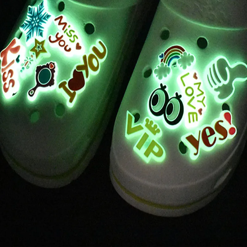 1pcs Glow in The Dark Croc JIBZ Charms PVC Noctilucence Accessories Decoration Bad Bunny for Clog JIBZ Button Charm for kid Gift
1pcs Glow in The Dark Croc JIBZ Charms PVC Noctilucence Accessories Decoration Bad Bunny for Clog JIBZ Button Charm for kid Gift