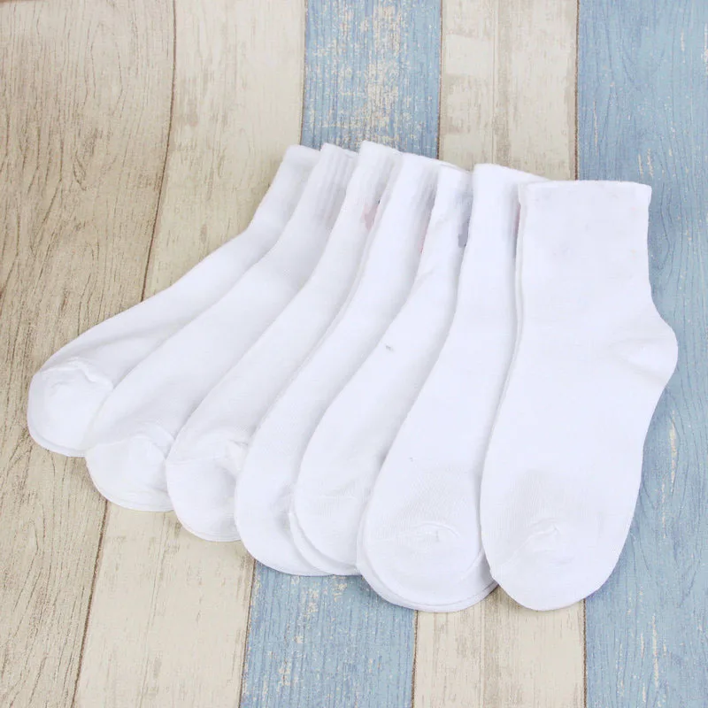 Pure color comfortable polyester cotton sports and leisure socks 
Pure color comfortable polyester cotton sports and leisure socks
