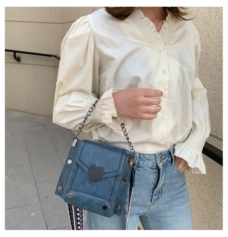 Women Messenger Bag Wide Shoulder Strap Chain Design Fashion Shoulder Square Flap Bag Crossbody Bags for Women Heart
Women Messenger Bag Wide Shoulder Strap Chain Design Fashion Shoulder Square Flap Bag Crossbody Bags for Women Heart