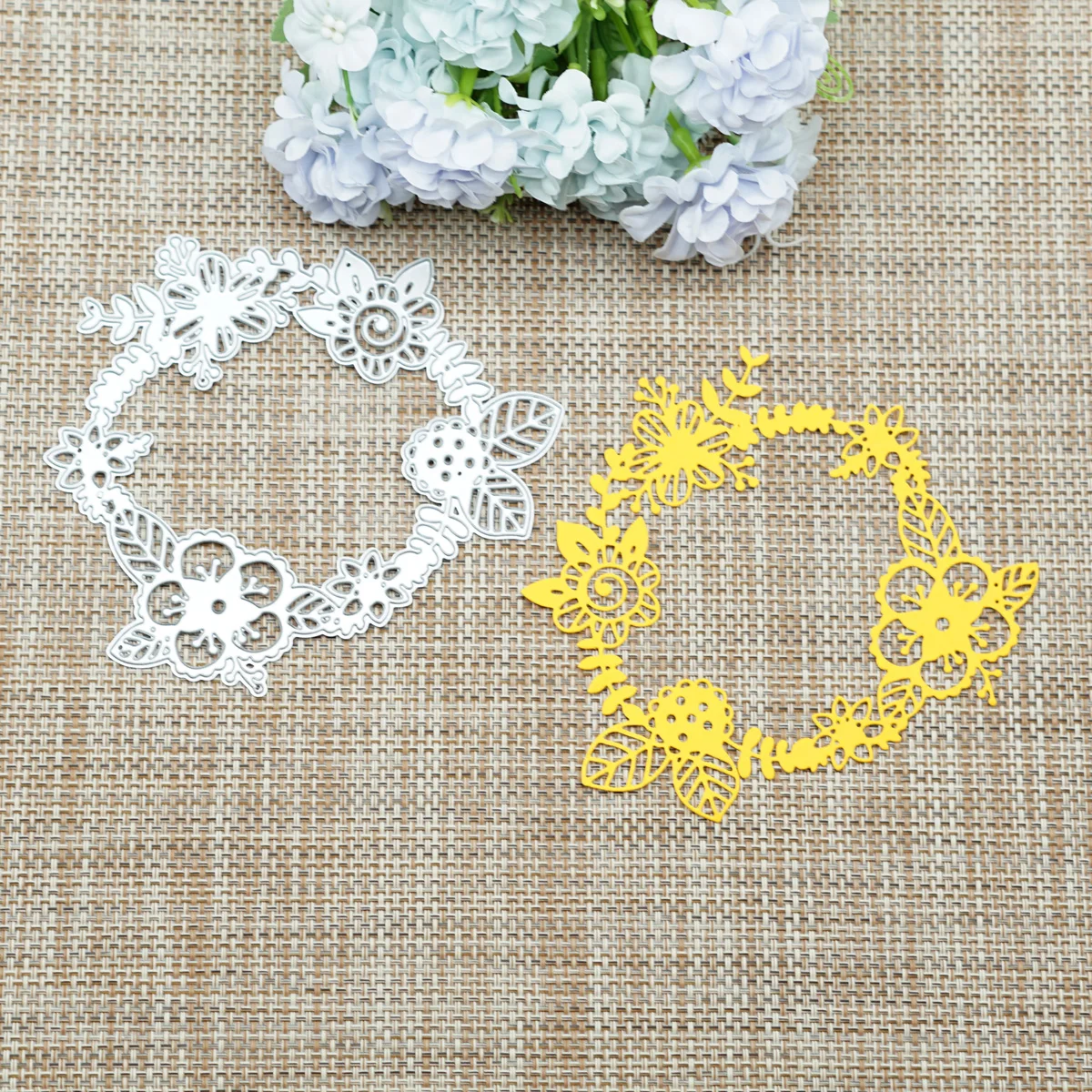 Floral Wreath Circle Frame Pattern Metal Cutting Dies Flower Scrapbooking Handmade Card Album Decorating Craft Paper Cutter Mold 
Floral Wreath Circle Frame Pattern Metal Cutting Dies Flower Scrapbooking Handmade Card Album Decorating Craft Paper Cutter Mold