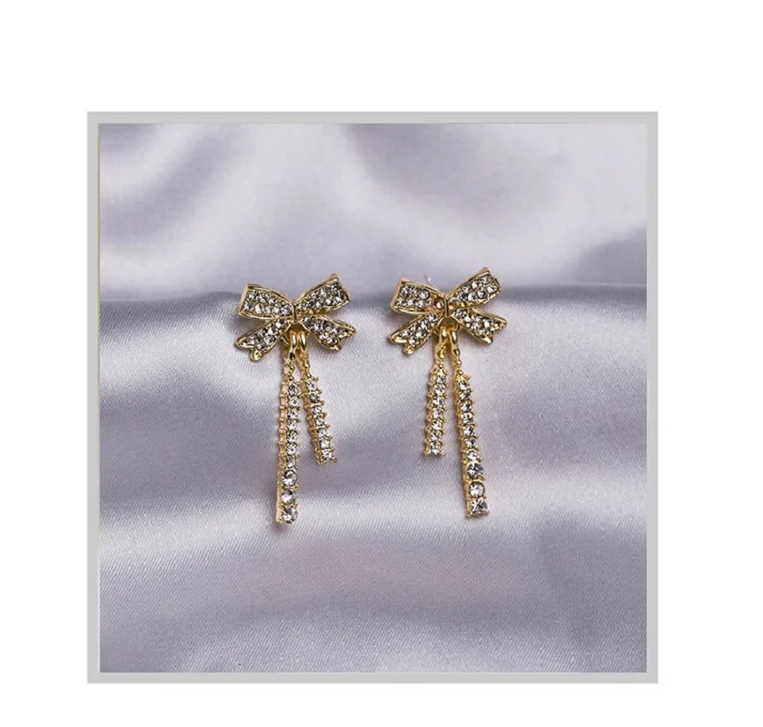 2021 Women's Fashion Trend Bow Artificial Brick Earrings Best Gifts 
2021 Women's Fashion Trend Bow Artificial Brick Earrings Best Gifts