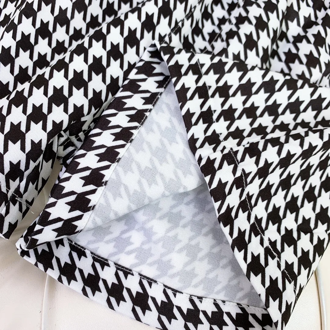 Girls summer children's clothing two-piece suit 2021 new Korean letter printing short-sleeved houndstooth
Girls summer children's clothing two-piece suit 2021 new Korean letter printing short-sleeved houndstooth