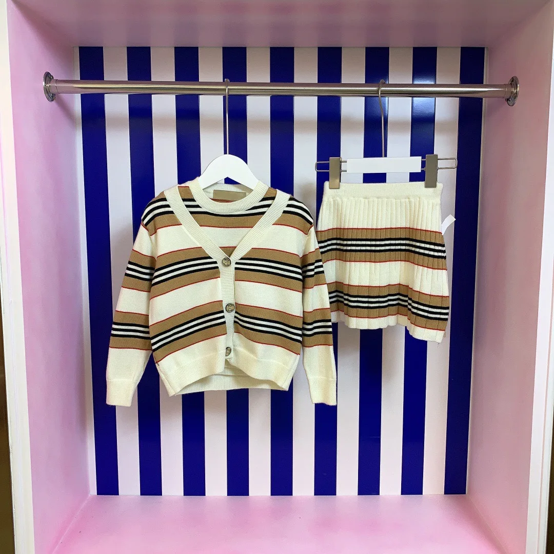 Детская одежда высокой моде, Лидер продаж 2021, Ранняя осень, новинка, вязаный костюм для девочек с юбкой, доступный трехкомпонентный костюм, к...
Детская одежда высокой моде, Лидер продаж 2021, Ранняя осень, новинка, вязаный костюм для девочек с юбкой, доступный трехкомпонентный костюм, к...