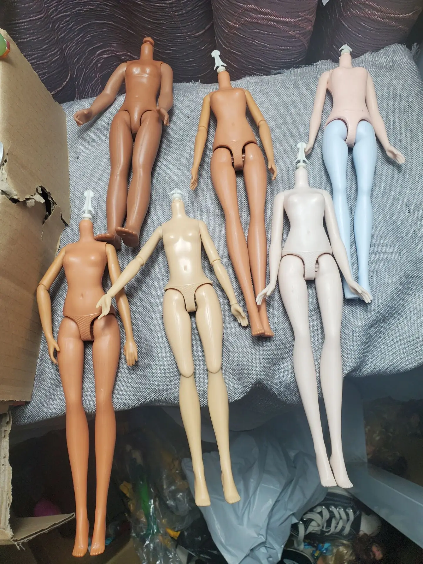 Original Hasbro toys Barbi female body doll model DIY accessories All sorts of color skin
Original Hasbro toys Barbi female body doll model DIY accessories All sorts of color skin