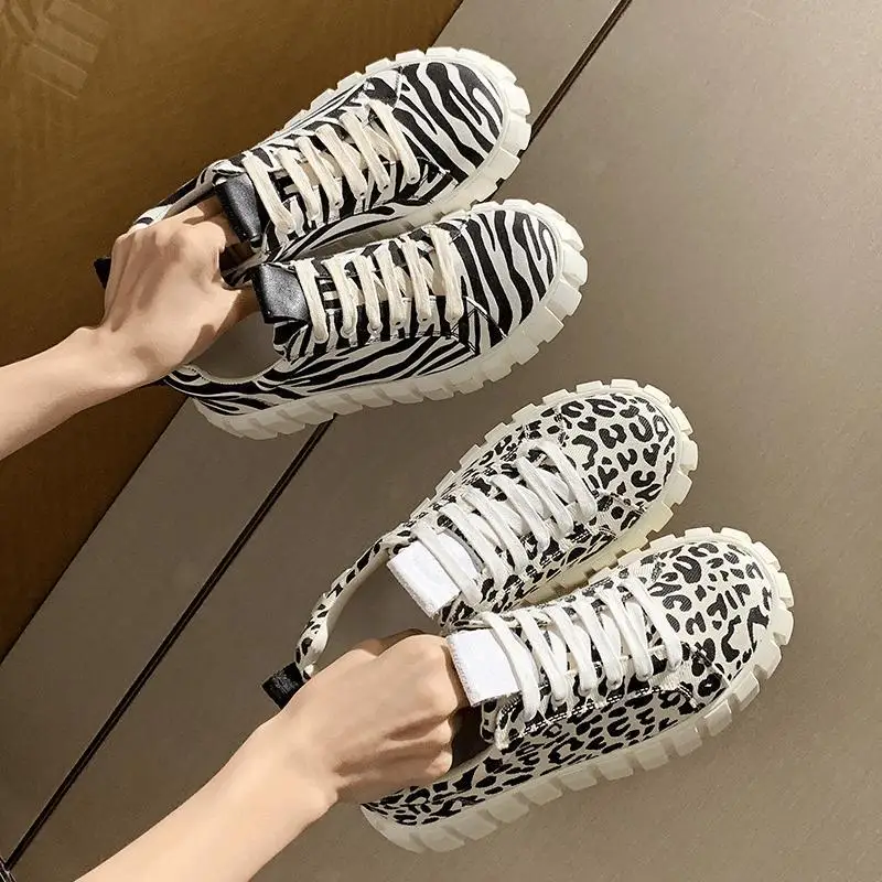 2021 Women Air Cushion Sports Shoes Outdoor Running Lace Up Ladies Shoes Woman Sneakers Tenis Feminino Casual Flats SE636
2021 Women Air Cushion Sports Shoes Outdoor Running Lace Up Ladies Shoes Woman Sneakers Tenis Feminino Casual Flats SE636