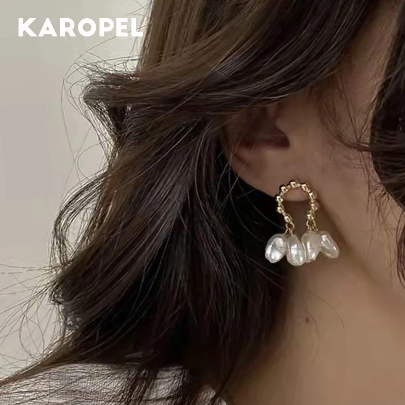 U-shaped Earrings New Vintage High Imitation Baroque Alien Pearl Earrings Women Jewelry Golden Punk
U-shaped Earrings New Vintage High Imitation Baroque Alien Pearl Earrings Women Jewelry Golden Punk