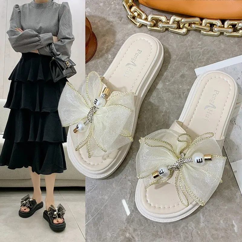 Butterfly-Knot House Slippers Platform Women Luxury Shoes Shale Female Beach Pantofle Slides Med Designer Sabot 2021 Summer
Butterfly-Knot House Slippers Platform Women Luxury Shoes Shale Female Beach Pantofle Slides Med Designer Sabot 2021 Summer