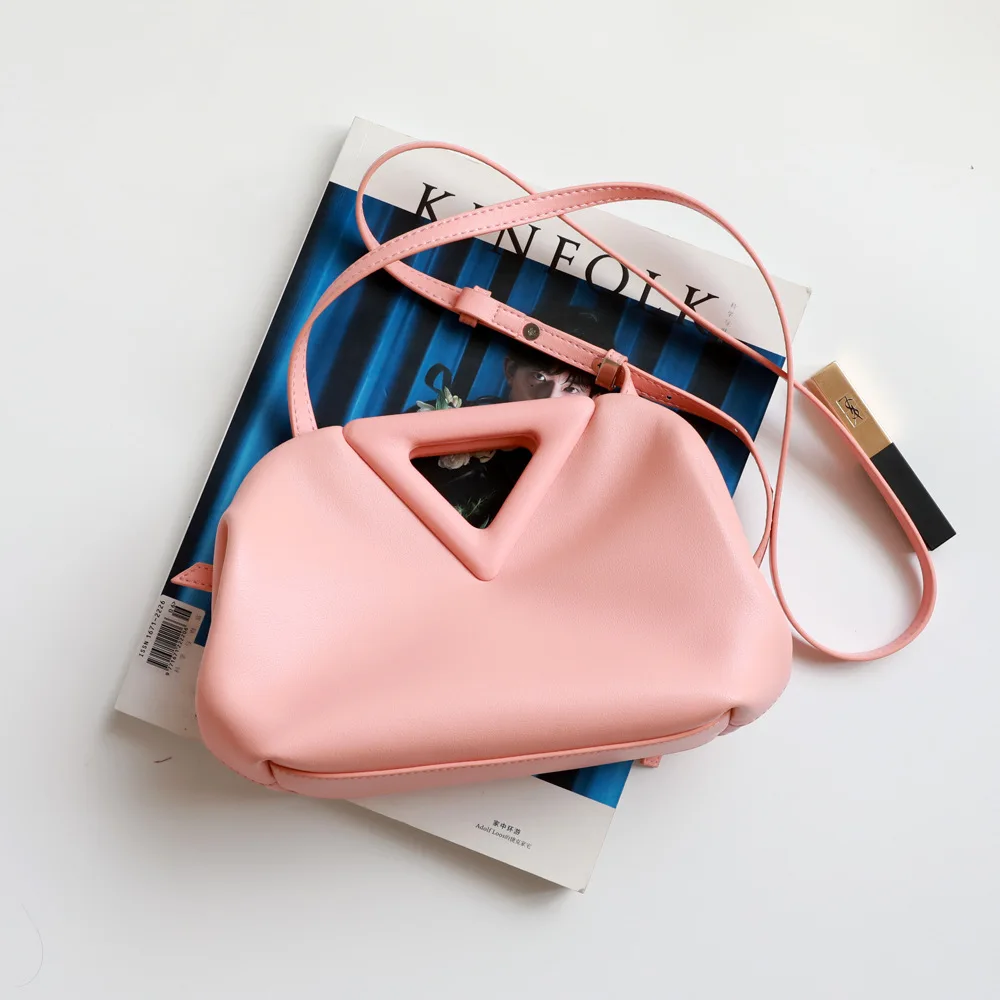 Inverted triangle handle women handbag cowhide soft shoulder bag fashion hobos trend crossbody bags for women 
Inverted triangle handle women handbag cowhide soft shoulder bag fashion hobos trend crossbody bags for women