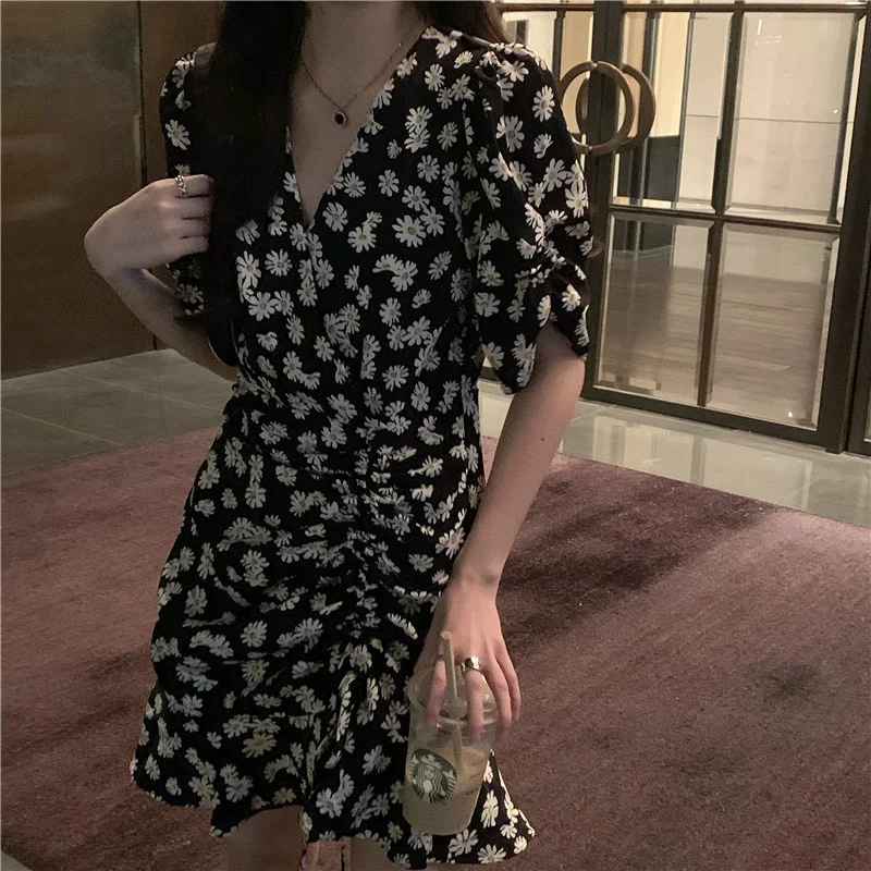 Retro Girl Zhixun Dress French Style High Waist A- line Little Daisy Tight Waist V-neck Polo Elegant Dress Chiffon Skirt
Retro Girl Zhixun Dress French Style High Waist A- line Little Daisy Tight Waist V-neck Polo Elegant Dress Chiffon Skirt