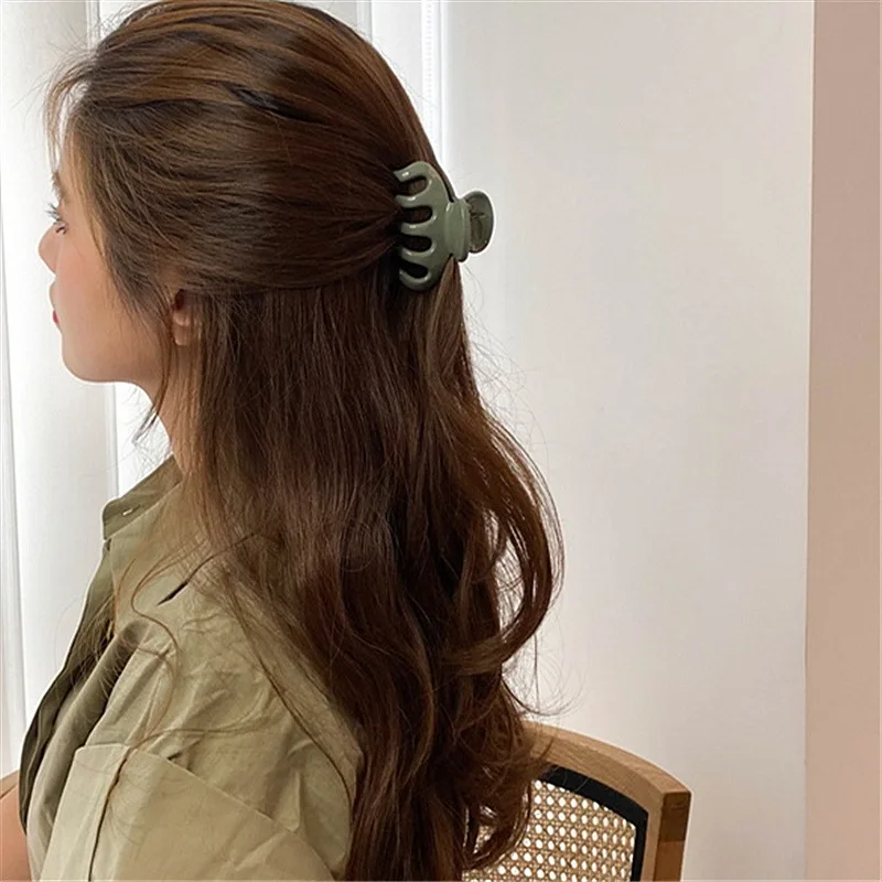 2021 New Geometric Frosted Hair Claws Crab Plastic Hair Clips Barrettes For Women Girls Hairpins Fashion Simple Hair Accessories
2021 New Geometric Frosted Hair Claws Crab Plastic Hair Clips Barrettes For Women Girls Hairpins Fashion Simple Hair Accessories