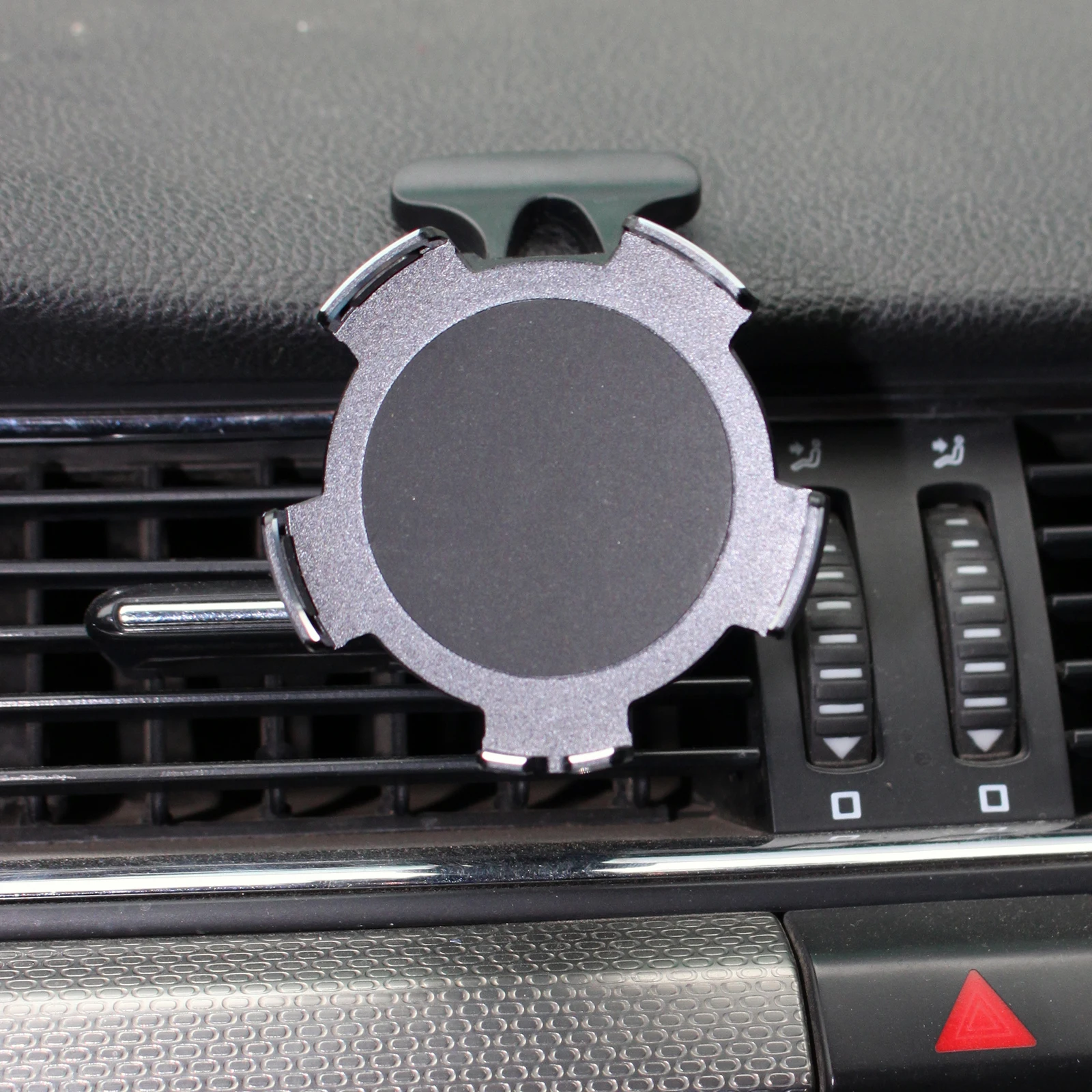 Magnetic Car Wireless Charger Magsafe Charger Magsafe Car Bracket Metallic Feel Air Outlet Navigation Frame for Iphone12
Magnetic Car Wireless Charger Magsafe Charger Magsafe Car Bracket Metallic Feel Air Outlet Navigation Frame for Iphone12