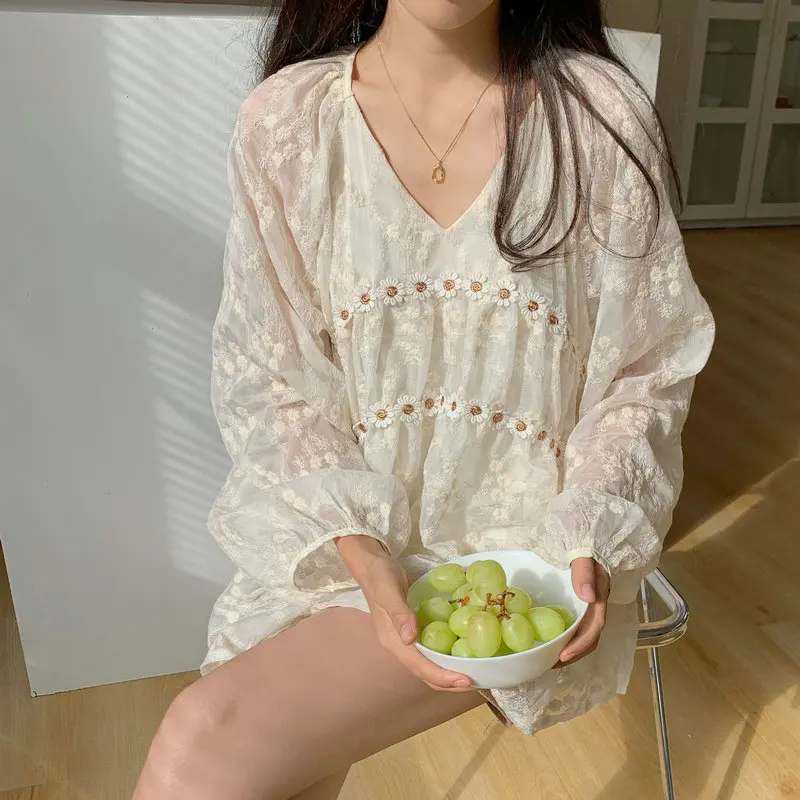 Женские бежевые блузки с цветочной вышивкой, аппликация, дизайн, v-образный вырез, воздушный шар, рукав, туника с подкладкой, стильный шикарн... 
Женские бежевые блузки с цветочной вышивкой, аппликация, дизайн, v-образный вырез, воздушный шар, рукав, туника с подкладкой, стильный шикарн...