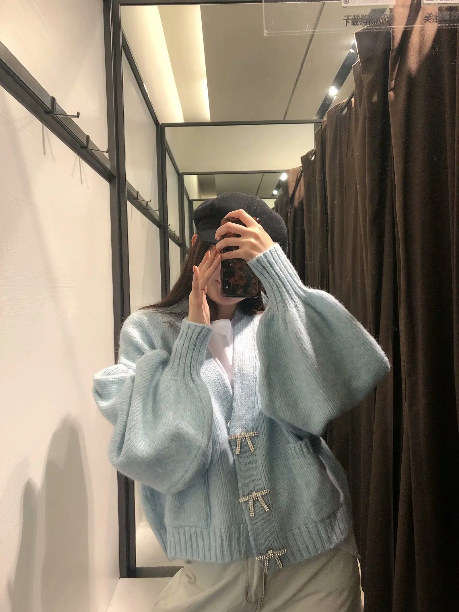 Autumn and winter new trend fashion artificial gemstone bow button short temperament jacket women
Autumn and winter new trend fashion artificial gemstone bow button short temperament jacket women
