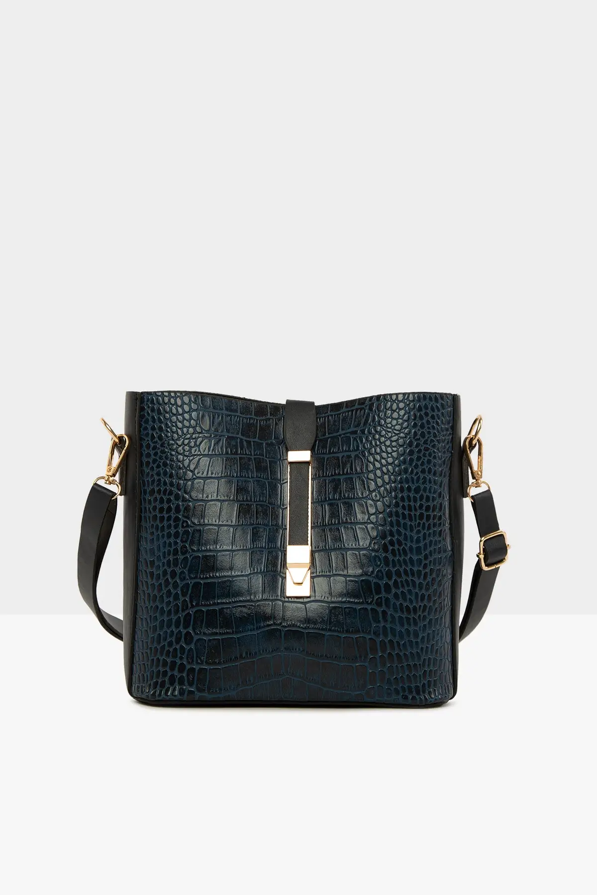 

Темно-синяя сумка с крокодиловым узором 2021 модная трендовая сумка через плечо Водонепроницаемая бархатная кожаная повседневная женская су...