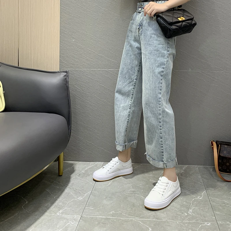 2021 Summer Women Canvas Shoes White Fabic Classic Design All Match Casual Walking Shoes Lace up Flats Platform Sneakers 
2021 Summer Women Canvas Shoes White Fabic Classic Design All Match Casual Walking Shoes Lace up Flats Platform Sneakers