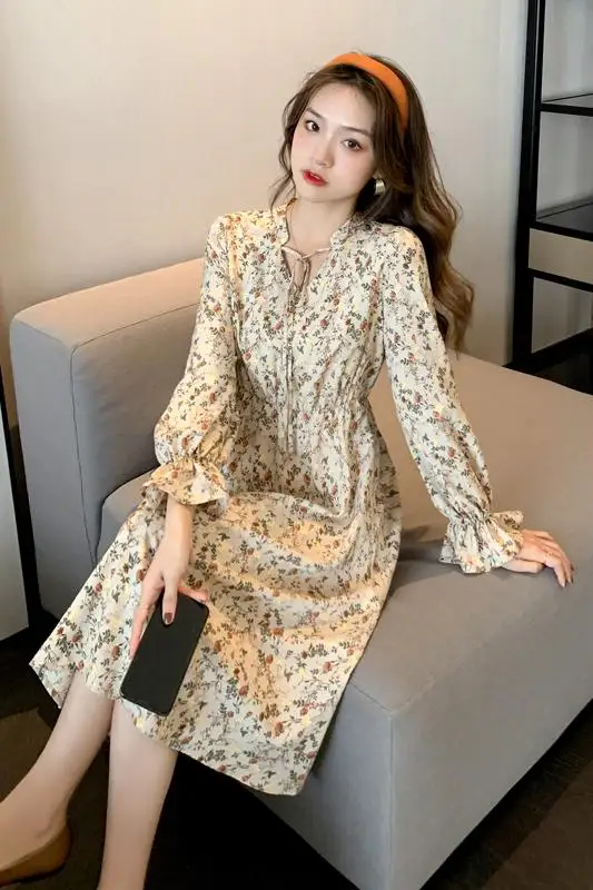 Floral Long Dress Women 2021 Spring New Korean Slimming Bottoming Dress V-neck Flared Sleeve Drawstring Mid-length Dress Apricot
Floral Long Dress Women 2021 Spring New Korean Slimming Bottoming Dress V-neck Flared Sleeve Drawstring Mid-length Dress Apricot