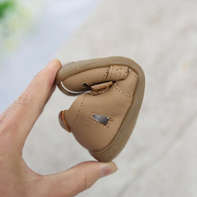 Kid Shoe Sandals All Leather Quality Massage Breathable Lightweight deodorant prevent slippery Wear-resisting leisure baotou
Kid Shoe Sandals All Leather Quality Massage Breathable Lightweight deodorant prevent slippery Wear-resisting leisure baotou